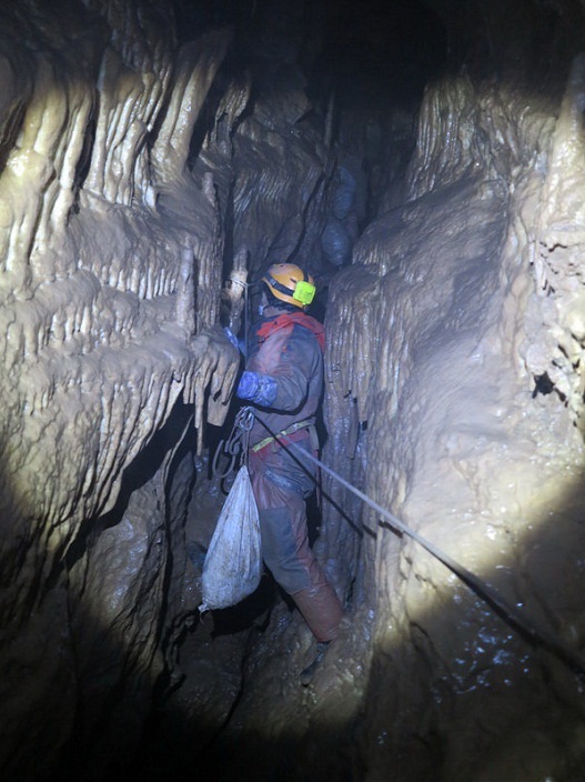 سفر به اعماق خطرناک‌ترین غار ایران +عکس
