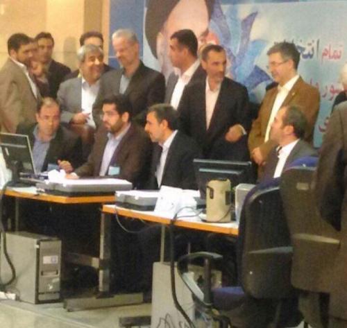 بقایی و مشایی همچنان پشت سر احمدی‌نژاد +عکس