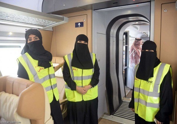 کارکنان زن در قطار جده - مکه +عکس