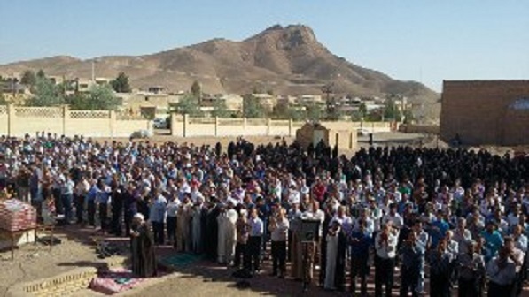 نمازگزاران ندوشن در صفوف نماز عیدفطر +عکس