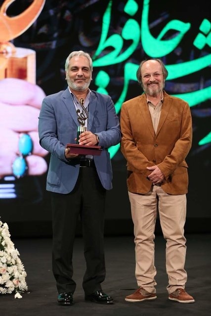 صحبت‌های مهران مدیری بعد از گرفتن جایزه بهترین چهره تلویزیونی سال +عکس