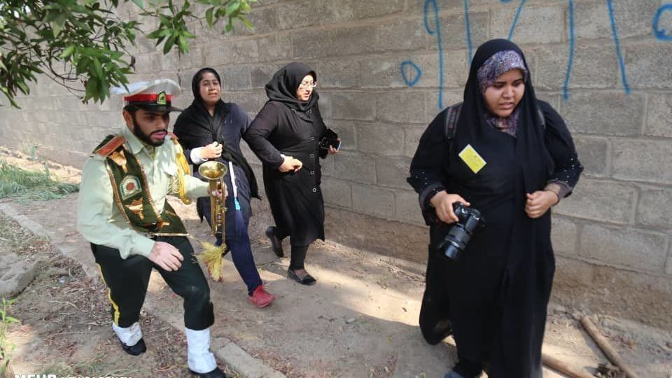 عکاسی شجاعانه خبرنگار زن حین عملیات تروریستی رژه اهواز +عکس