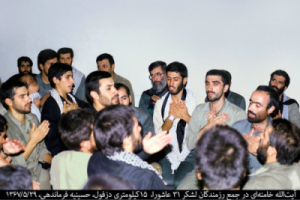 سینه زنی رهبر انقلاب + عکس