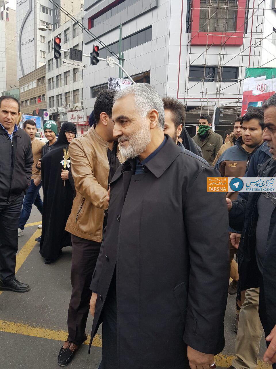 سردار سلیمانی در راهپیمایی 22 بهمن +عکس