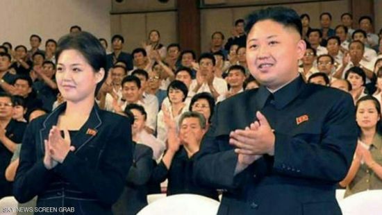 رونمایی از همسر رهبر کره شمالی در مراسم جشن آزمایش پرتاب اولین موشک قاره پیما ! +عکس