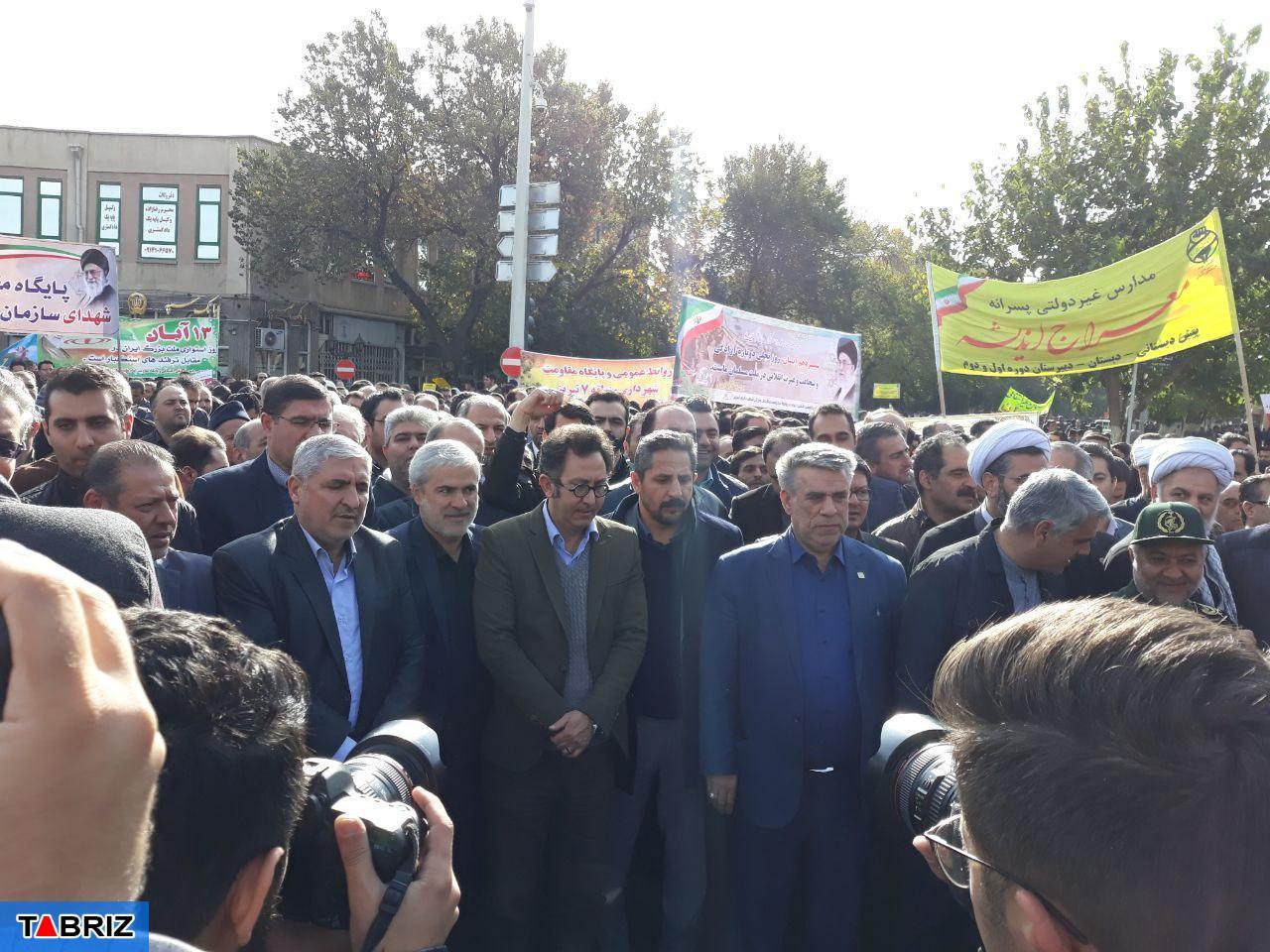 راهپیمایی ۱۳ آبان در تبریز آغاز شد / طنین‌انداز شدن فریاد «مرگ بر آمریکا» و «هیهات من‌الذله»/تصاویر