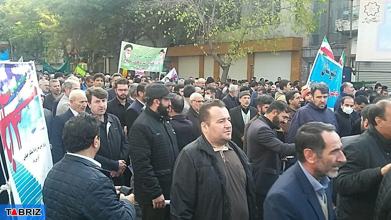 راهپیمایی ۱۳ آبان در تبریز آغاز شد / طنین‌انداز شدن فریاد «مرگ بر آمریکا» و «هیهات من‌الذله»/تصاویر