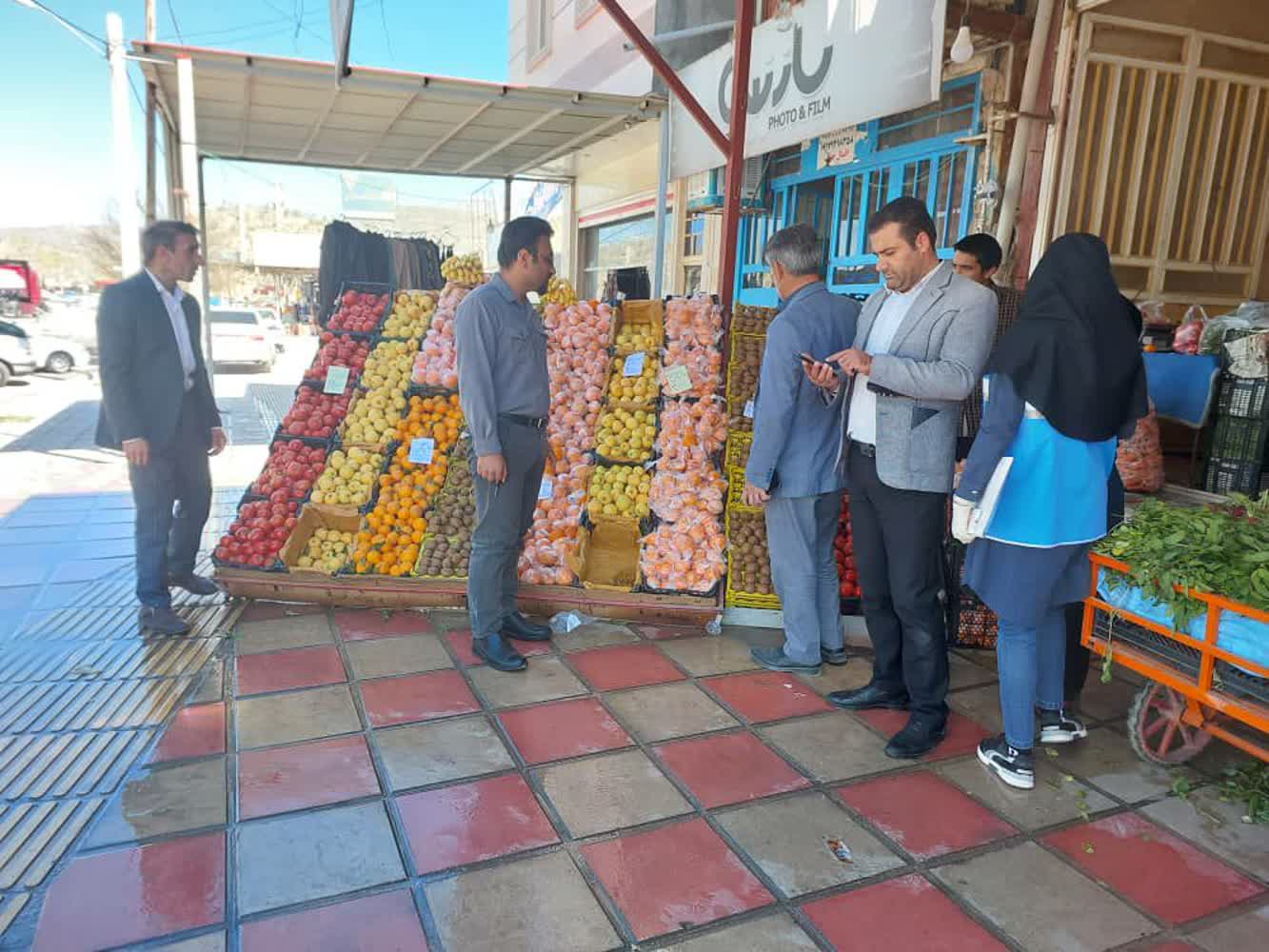 اجرای گشت وبازرسی نوروزی ستاد تنظیم بازار در شهرستان دنا و شهر پاتاوه اجرای گشت وبازرسی نوروزی ستاد تنظیم بازار در شهرستان دنا و شهر پاتاوه