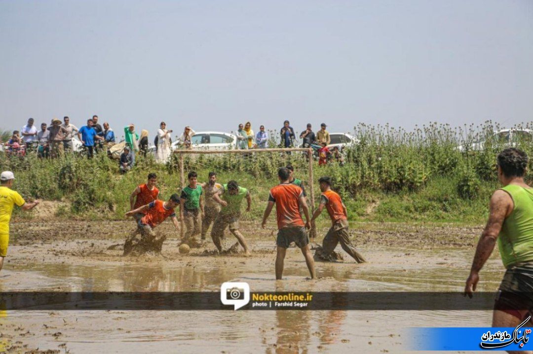 برگزاری مسابقه‌ی فوتشال در روستای ریحان‌آباد گلوگاه