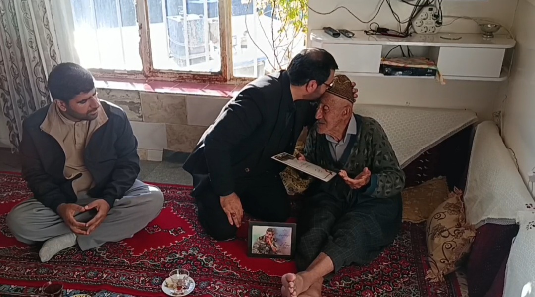 سفر فرهنگی مدیرکل ارشاد کردستان به سروآباد/ از تکریم خانواده شهدا تا تجلیل از مفاخر محلی + فیلم سفر فرهنگی مدیرکل ارشاد کردستان به سروآباد/ از تکریم خانواده شهدا تا تجلیل از مفاخر محلی + فیلم