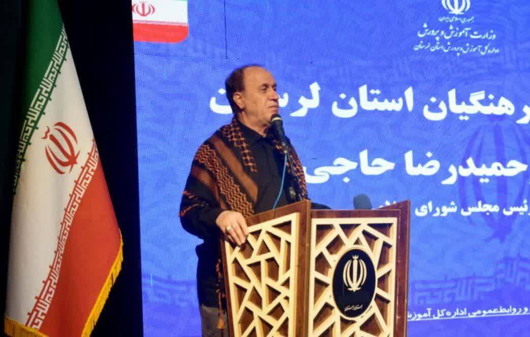 مدیریت فعلی لرستان نگاه تخصصی و علاقه‌مند به تعلیم و تربیت دارد