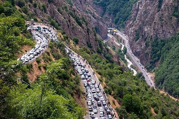 آخرین وضعیت جاده‌های شمالی کشور تشریح شد/ ترافیک سنگین و بارش برف در محورهای کندوان و هراز