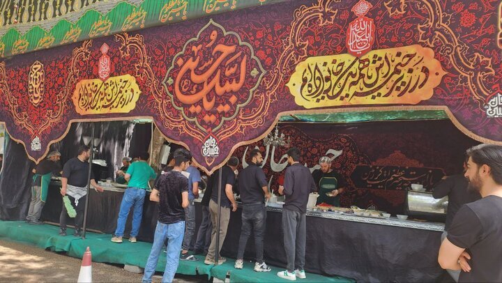 میزبانی و پذیرایی ۱۰۰ موکب کرمانی در ۲۳۰ نقطه تهران از زائران امام شهید میزبانی و پذیرایی ۱۰۰ موکب کرمانی در ۲۳۰ نقطه تهران از زائران امام شهید