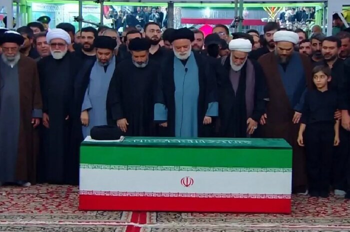 وداع تاریخی مردم با «آقای شهید ایران» در مشهد/ حسرتی که تا ابد بر دلها ماند + فیلم وداع تاریخی مردم با «آقای شهید ایران» در مشهد/ حسرتی که تا ابد بر دلها ماند + فیلم