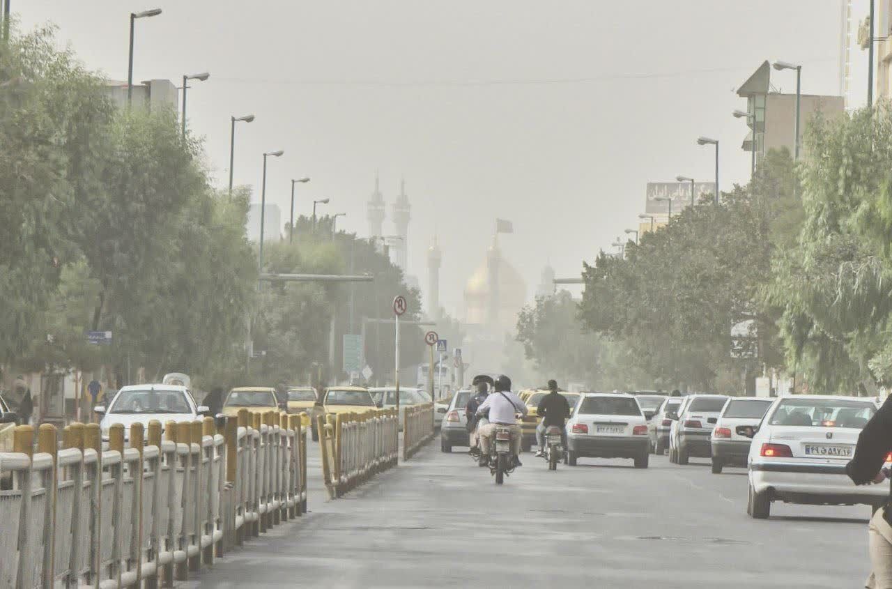 باد ۸۰ کیلومتری و گرد و خاک در راه قم