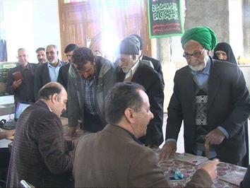 رای گیری در یکی از شعب شهرستان مهریز